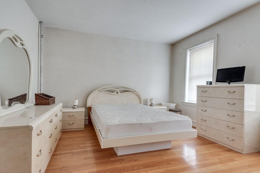 More Photos Of 87-87 116th St, Richmond Hill Multifamily For Sale