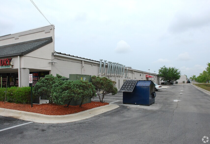 More Photos Of 5575 S Semoran Blvd, Orlando Unknown For Lease
