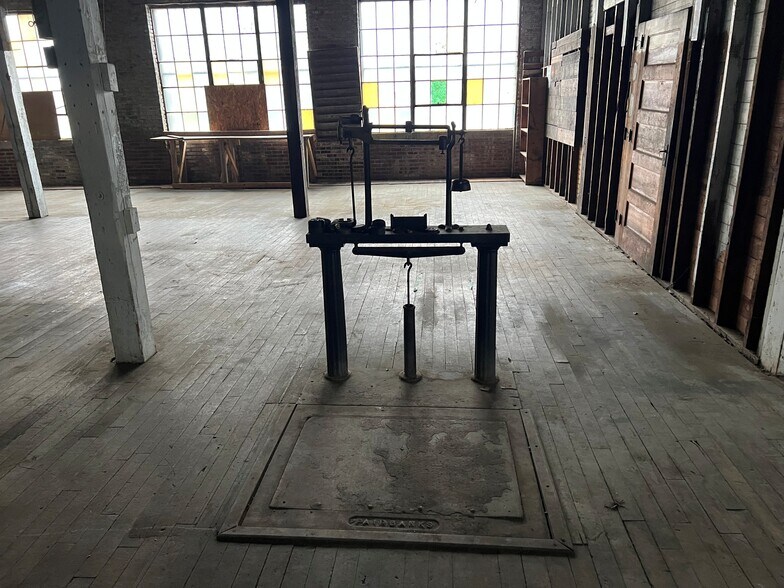 More Photos Of 616 N Jackson St, Danville Warehouse For Sale