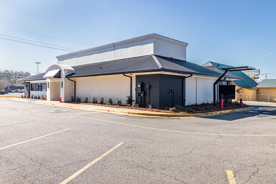 More Photos Of 2057 E Madison Ave, Bastrop Freestanding For Sale