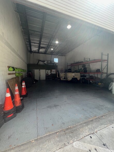 More Photos Of 1040 W Industrial Ave, Boynton Beach Warehouse For Lease