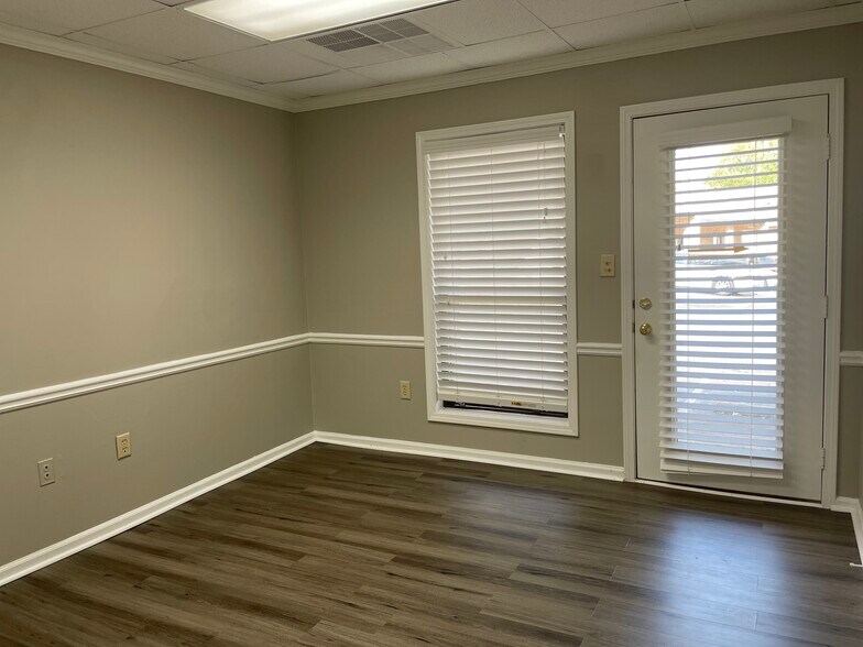 More Photos Of 770 Old Roswell Rd, Roswell Office For Lease