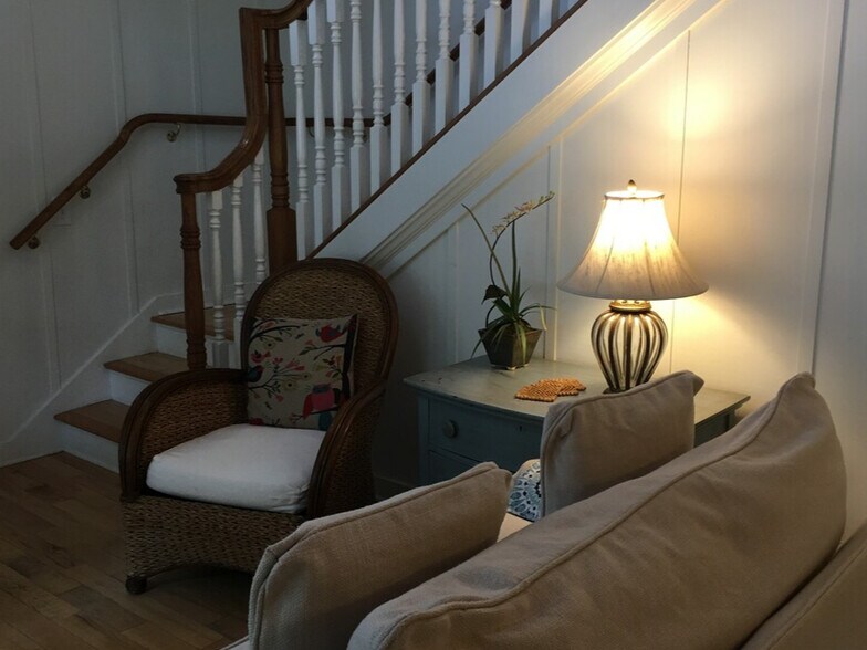 More Photos Of 1001 Front St, Welaka Hotel For Sale