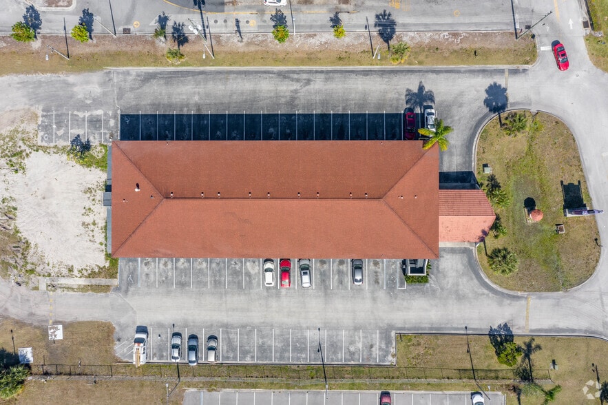 More Photos Of 4700 W Irlo Bronson Memorial Hwy, Kissimmee Hotel For Sale