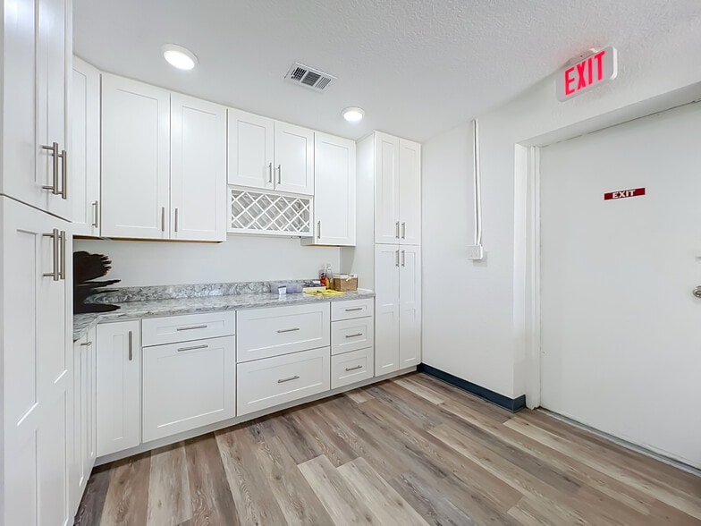 More Photos Of 180 S County Road 427, Longwood General Retail For Sale