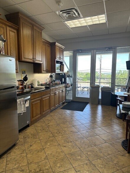 More Photos Of 11701 Bee Cave Rd, Austin Coworking Space