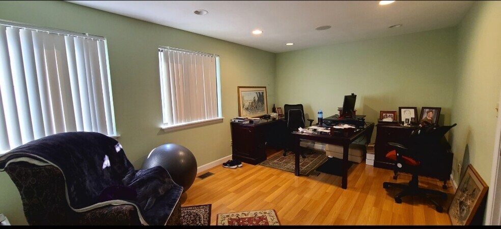 More Photos Of 119-121 Clarkson Executive Park, Chesterfield Office For Lease