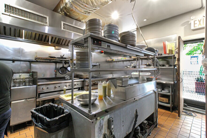 More Photos Of 325-327 Stuyvesant Ave, Brooklyn Storefront Retail Residential For Lease