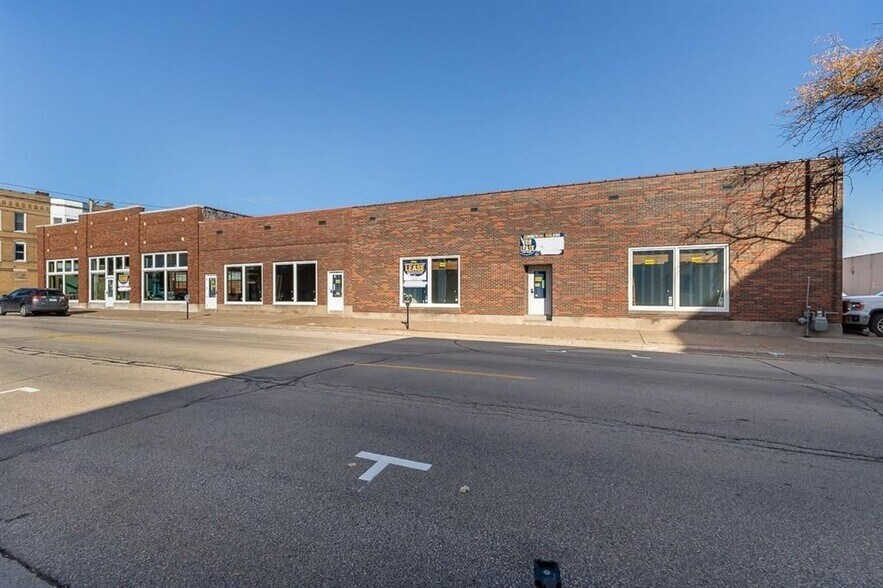 More Photos Of 1084 Iowa St, Dubuque Light Manufacturing For Lease