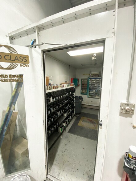 More Photos Of 3212 S Nordic Rd, Mount Prospect Manufacturing For Sale