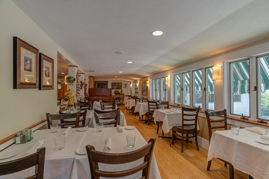 More Photos Of 200 Shore Rd, Ogunquit Restaurant For Sale