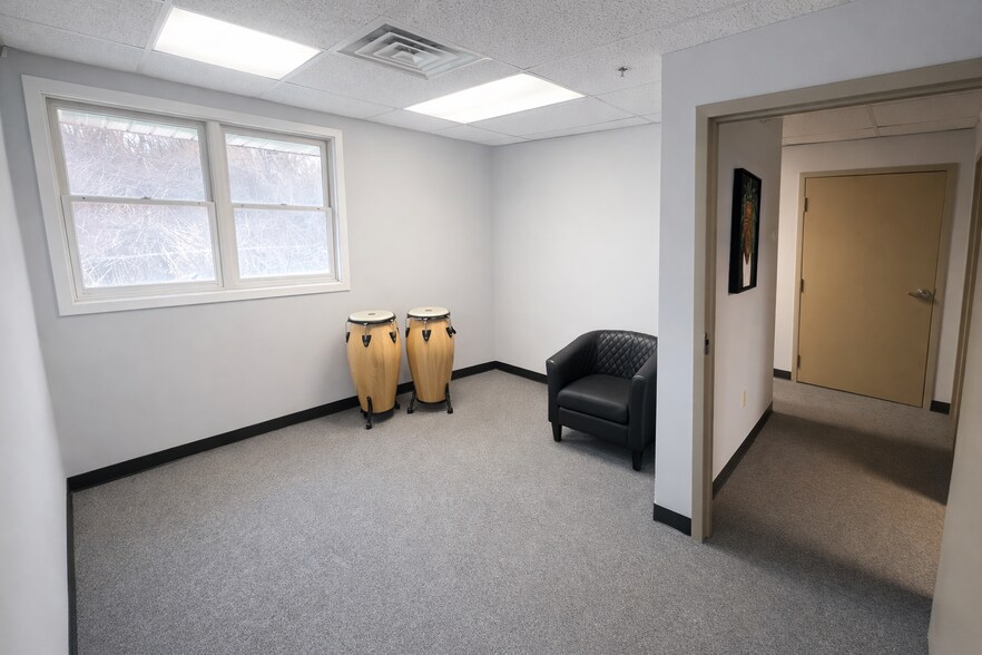 More Photos Of 100 Greenhill Ave, Wilmington Flex For Lease