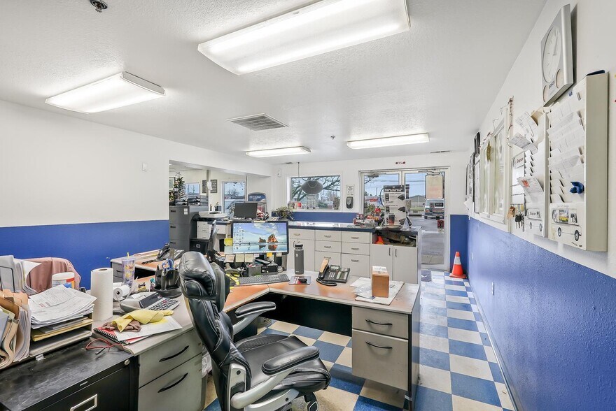 More Photos Of 555 N Pacific Hwy, Woodburn Auto Repair For Sale
