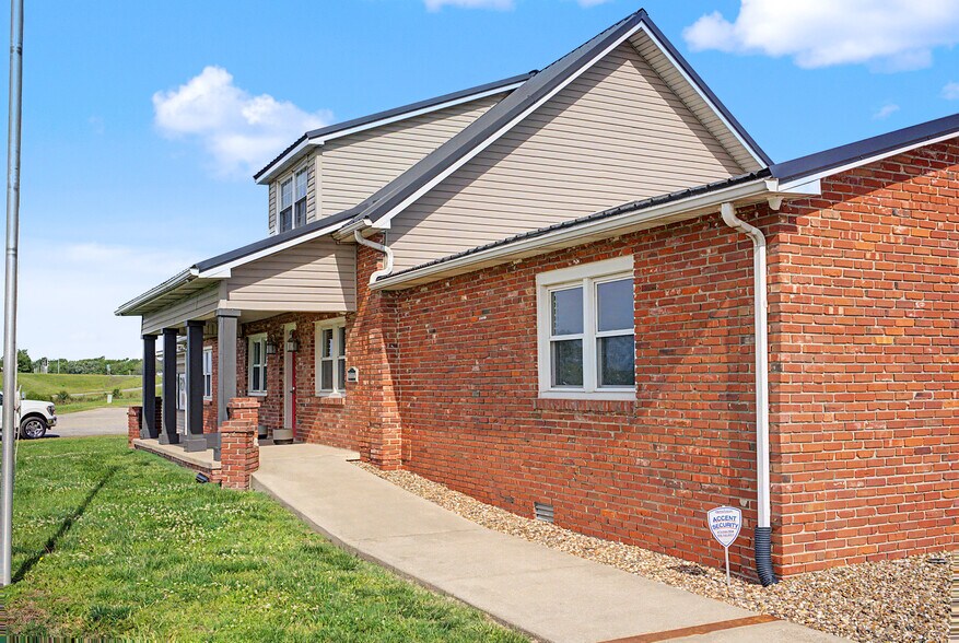 More Photos Of 2102 N Outer Dr, Dexter Office For Sale