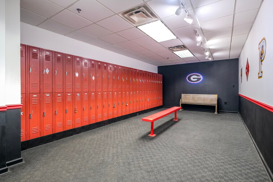 More Photos Of 121 Plantation Oaks Dr, Thomasville Distribution For Sale