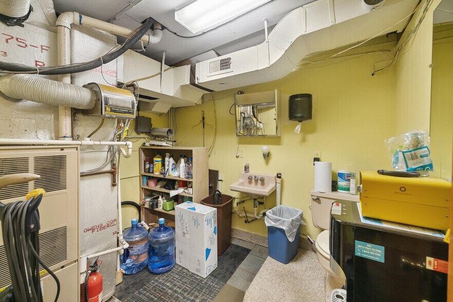 More Photos Of 105 N Main St, North Syracuse Medical For Sale