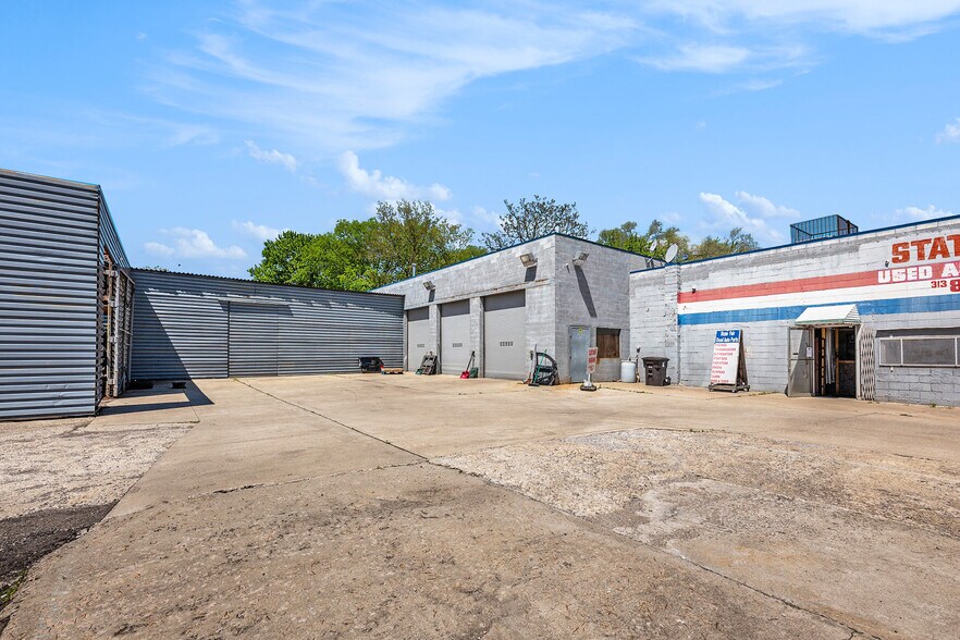 More Photos Of 20041 John R St, Detroit Service For Sale