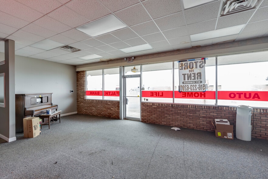 More Photos Of 300-499 Downtowner Plz, Coshocton General Retail For Sale