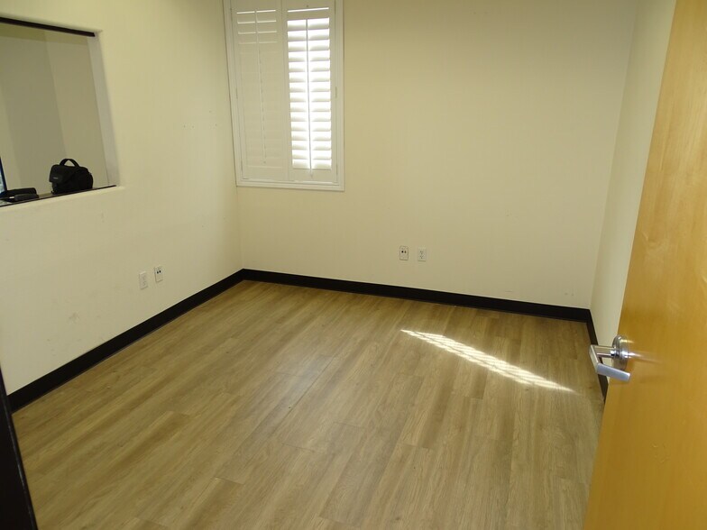 More Photos Of 750 Coronado Center Dr, Henderson Medical For Lease