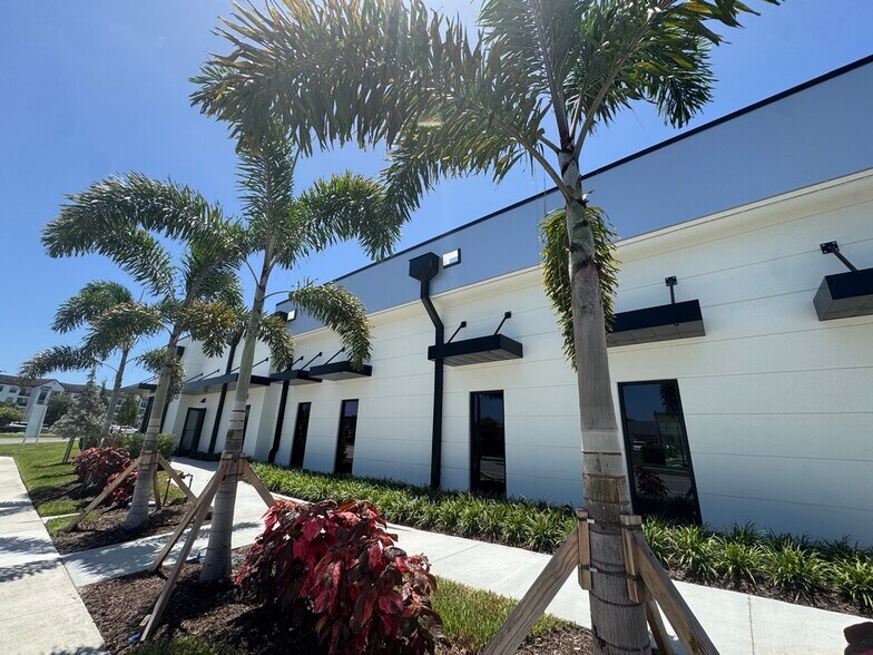 More Photos Of 8795 Ivanhoe Drive, Melbourne Medical For Lease