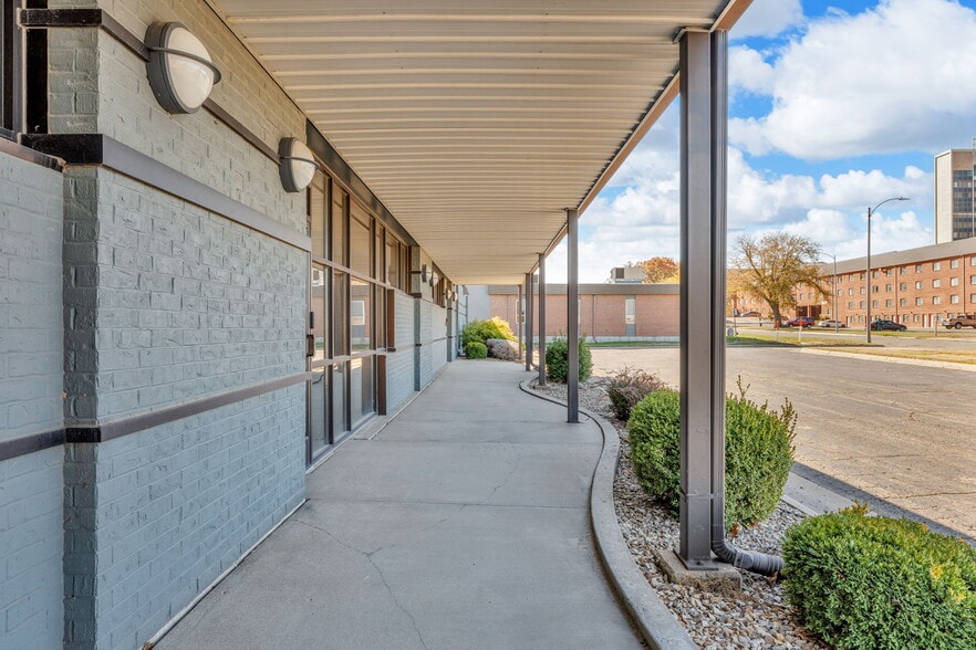 More Photos Of 400 SE Jefferson St, Topeka Flex For Sale