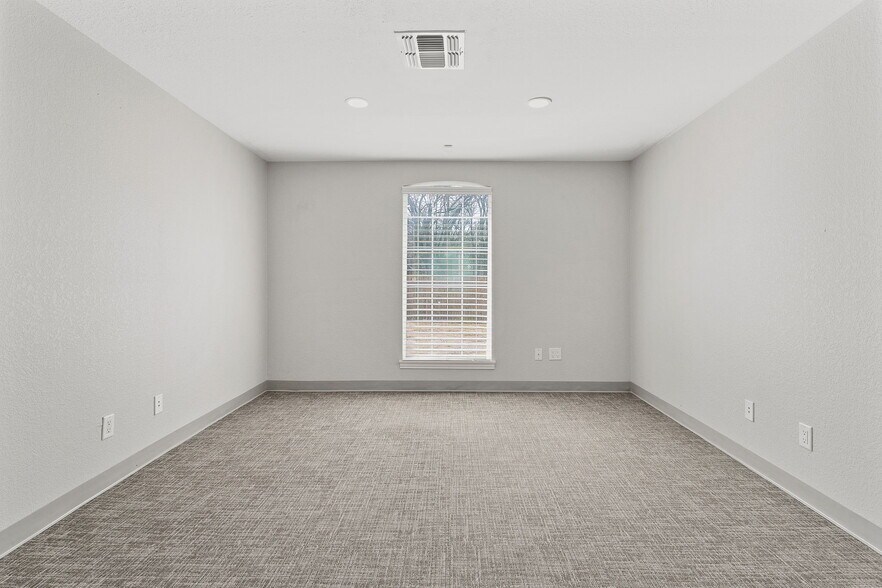 More Photos Of 7604 Baker Blvd, Richland Hills Freestanding For Sale