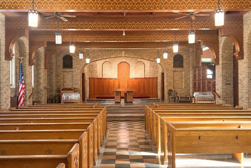 More Photos Of 23300 W Davison St, Detroit Specialty For Lease
