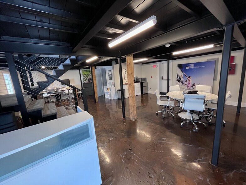 More Photos Of 112 Parker St, Newburyport Research And Development For Lease