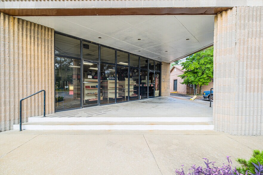 More Photos Of 100 Hopkinsville St, Russellville Freestanding For Sale