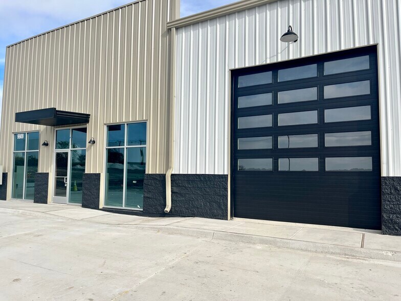 More Photos Of 9909 E Bankhead Hwy, Aledo Warehouse For Sale