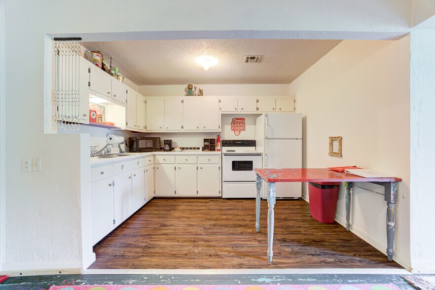 More Photos Of 117 W Harrison Ave, Guthrie Storefront Retail Residential For Sale