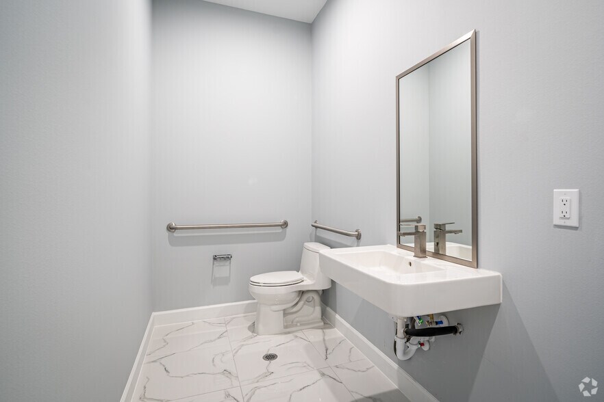 More Photos Of 2035 N. Mason Road, Katy Medical For Sale