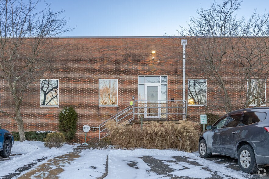 More Photos Of 220 Commerce Dr, Montgomeryville Warehouse For Lease