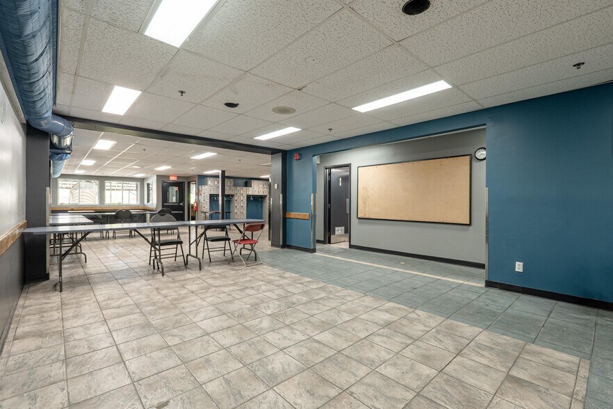 More Photos Of 60 Rue Sheard, Coaticook Industrial For Sale