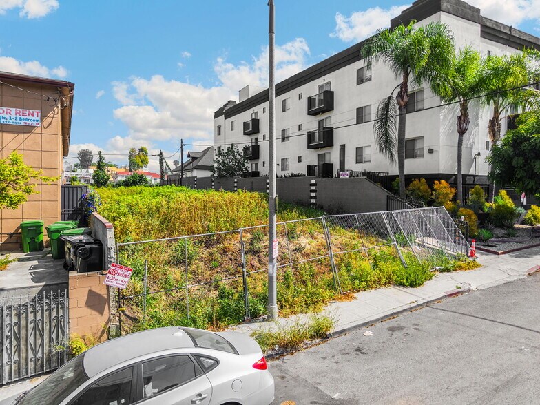 More Photos Of 2113 W Court St, Los Angeles Land For Sale