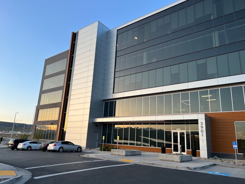 More Photos Of 2901 W Bluegrass Blvd, Lehi Office For Lease