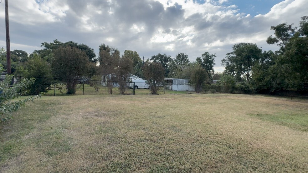 More Photos Of 257-263 W Rittenhouse St, Houston Warehouse For Sale