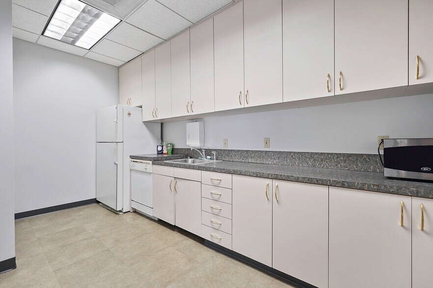 More Photos Of 1631-1663 Prince St, Alexandria Medical For Lease