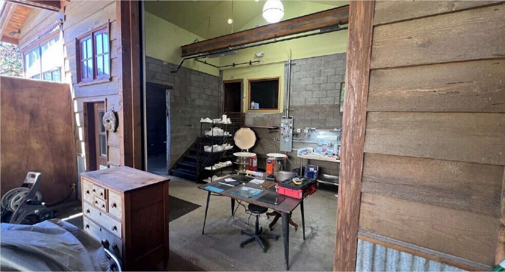 More Photos Of 90 Brewer Rd, Sedona Light Manufacturing For Lease