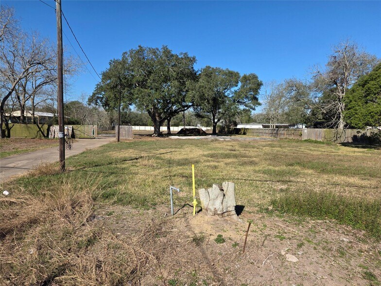 More Photos Of 414 Gordy Rd, Bacliff Land For Lease
