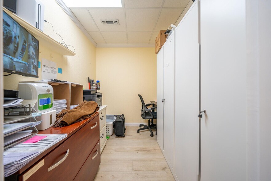 More Photos Of 1556 Hartnell Ave, Redding Office For Sale