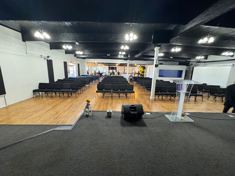 More Photos Of 3401 S Chambers Rd, Aurora Office For Sale