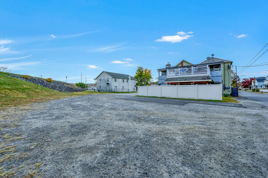 More Photos Of 524 Court St, Scranton General Retail For Sale