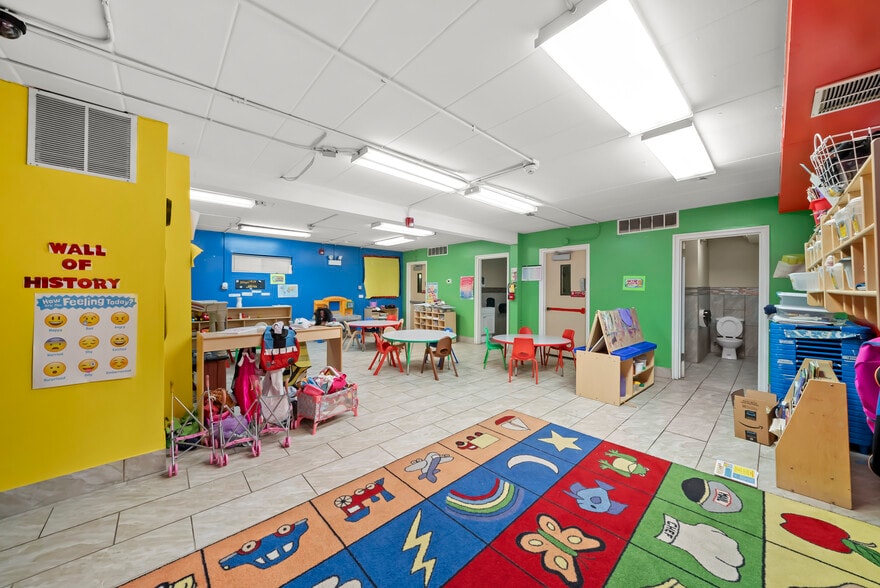 More Photos Of 1155 W 81st St, Chicago Daycare Center For Sale