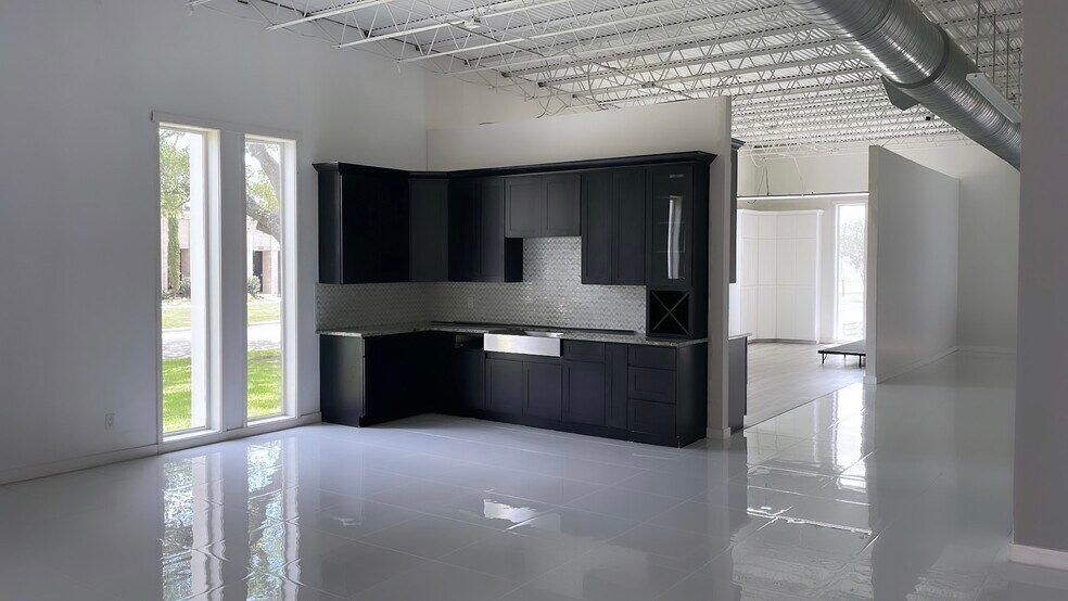 More Photos Of 8403 Westglen Dr, Houston Flex For Sale