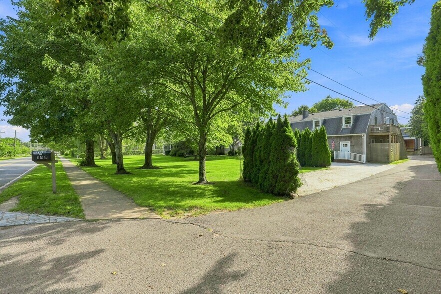 More Photos Of 148 Katama Rd, Edgartown Flex For Sale