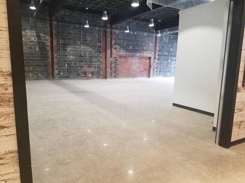 More Photos Of 127-133 E Market St, Sandusky Storefront For Lease