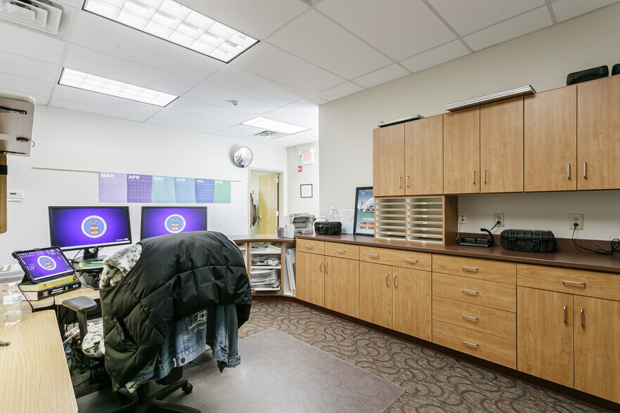 More Photos Of 636 W Washington St, Geneva Office For Sale