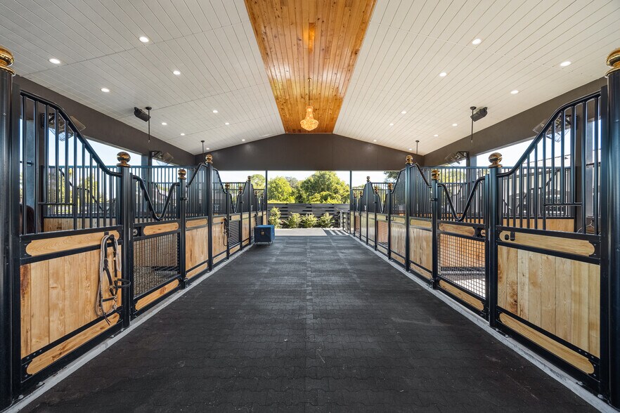 More Photos Of 21531 N River Rd, Alva Specialty For Sale