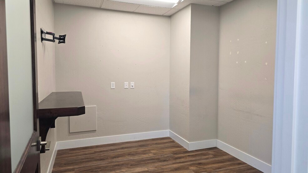 More Photos Of 2573 Campus Dr, Klamath Falls General Retail For Lease